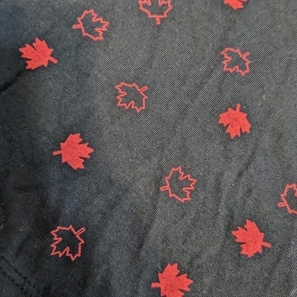 FALL leaf patterned tee size Large